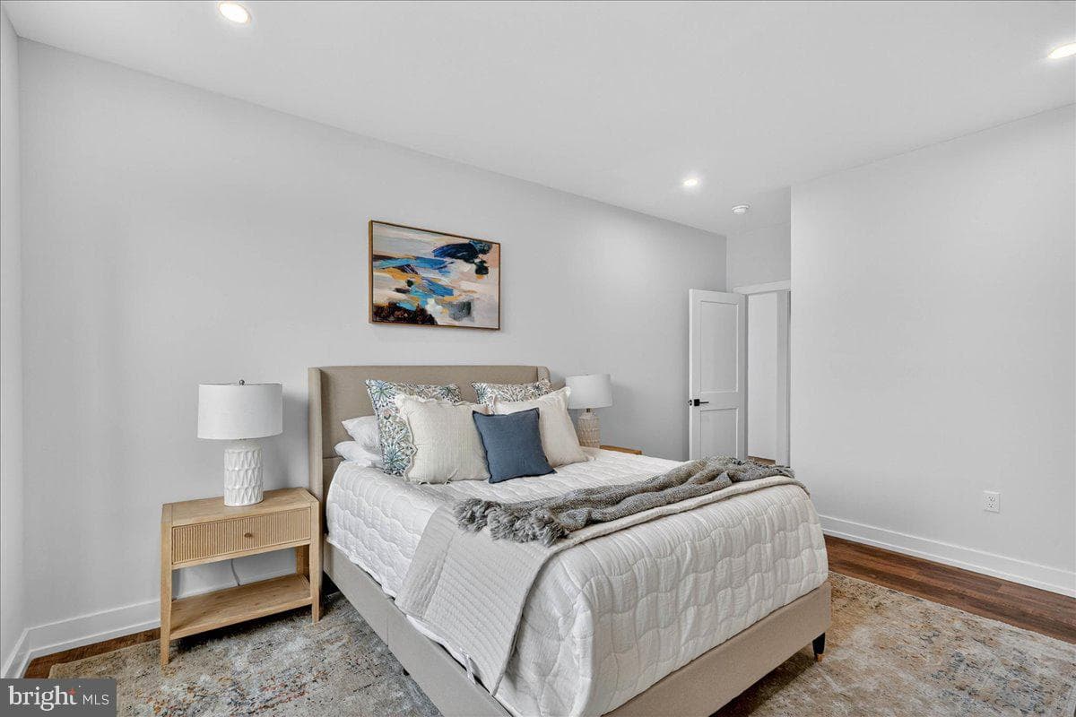 415 Isabelle Court #201 photo 24