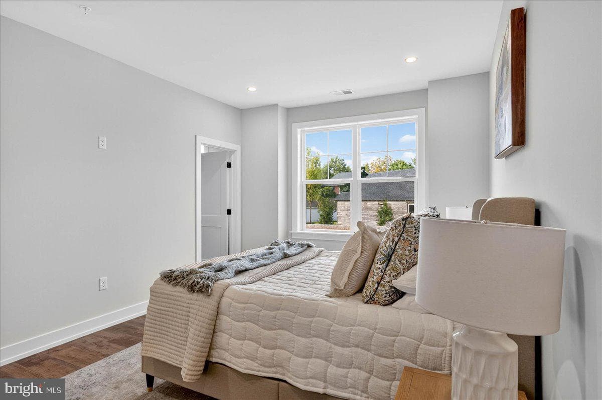 415 Isabelle Court #201 photo 27