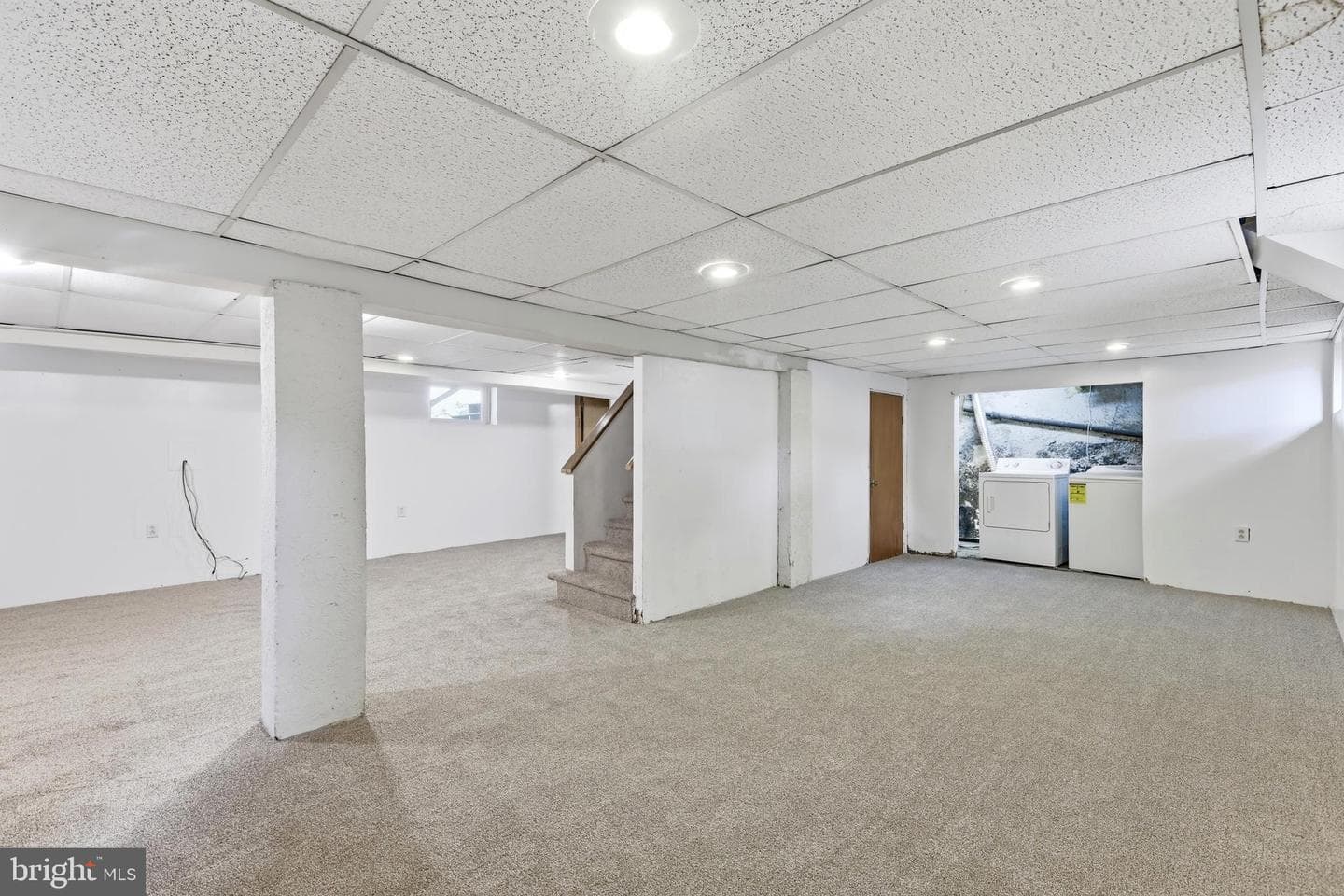 214 N Hills Avenue photo 37