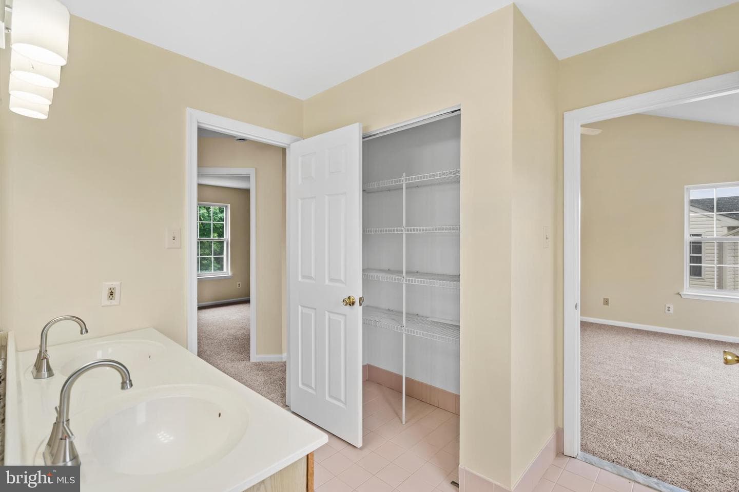 806 Elizabeth Court photo 30