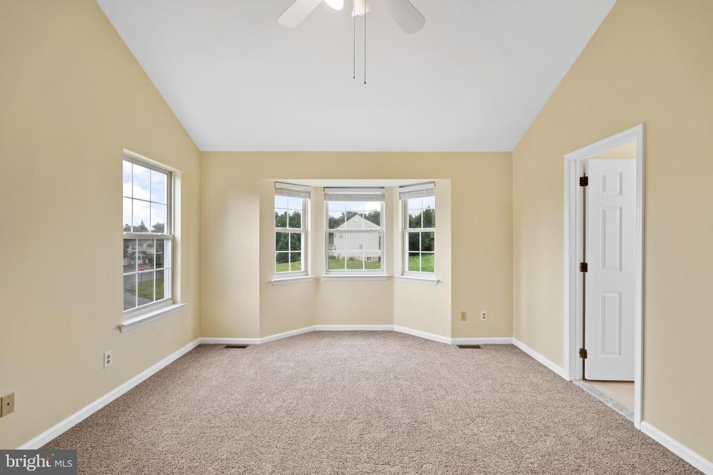 806 Elizabeth Court photo 32