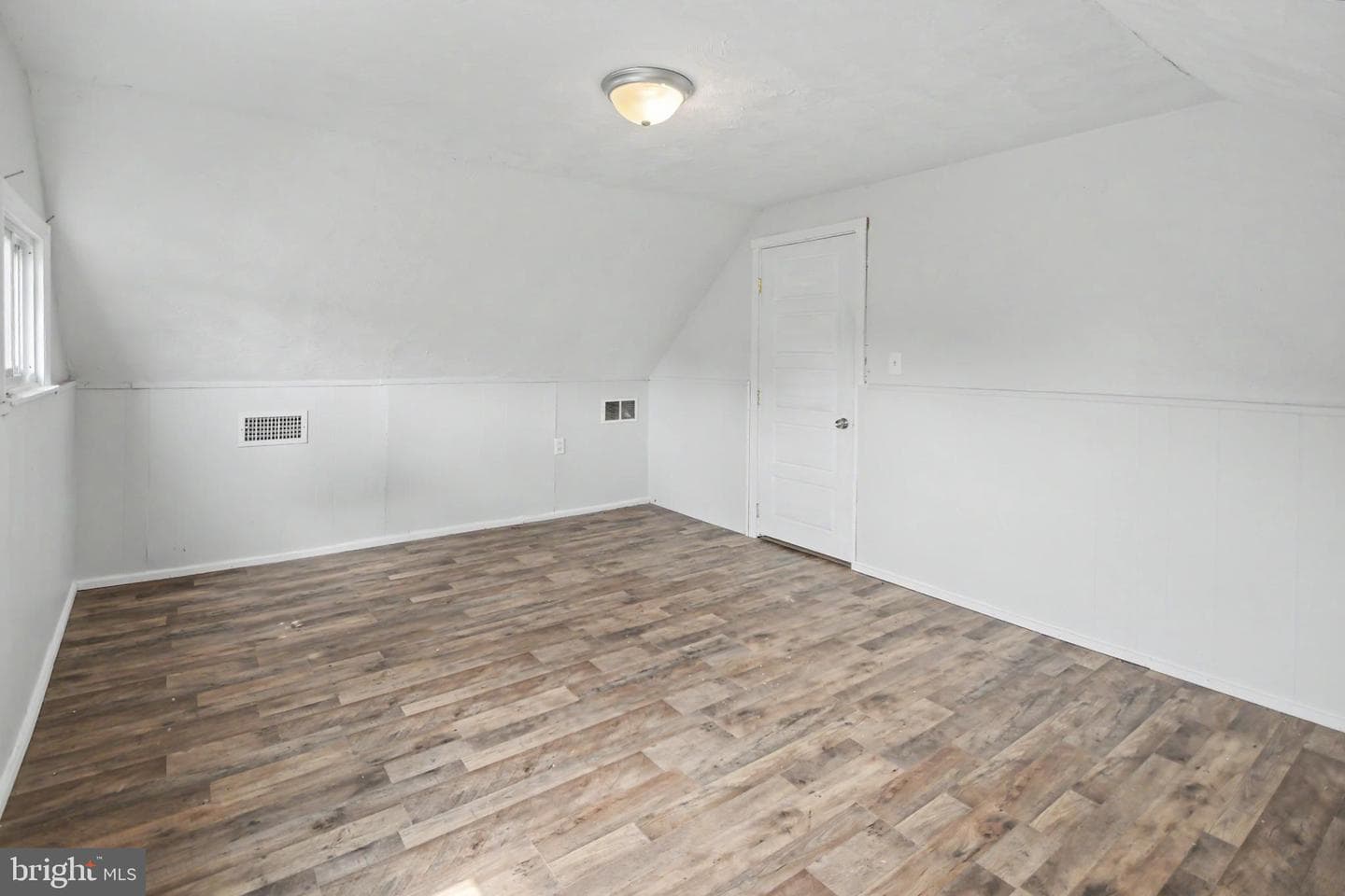 356 W Beech Street photo 24