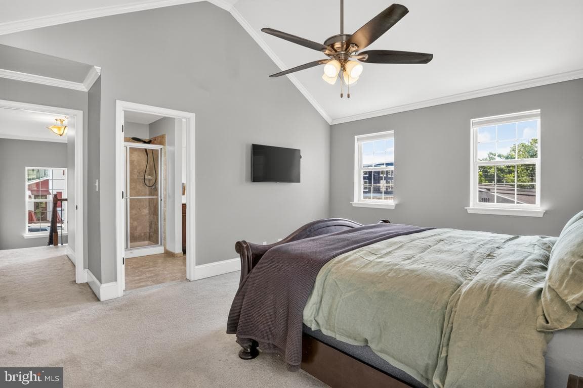709 E Walnut Street photo 34