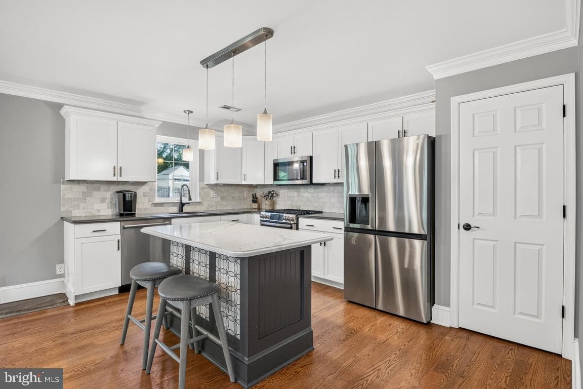 709 E Walnut Street photo 8