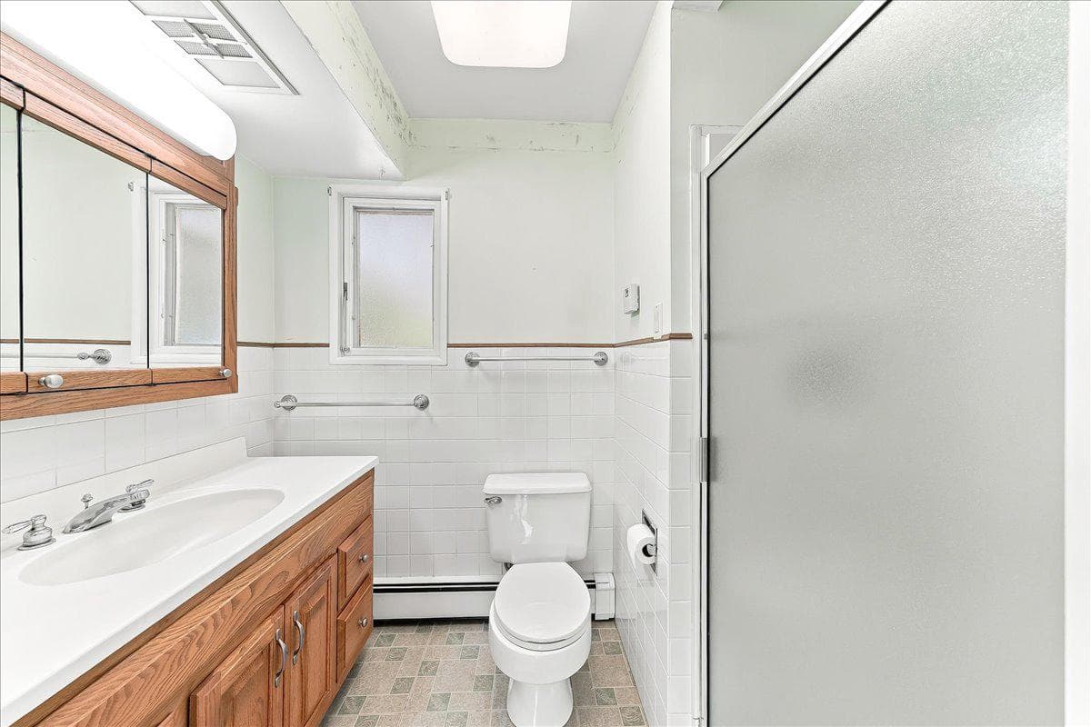 33 Vaux Lane photo 17