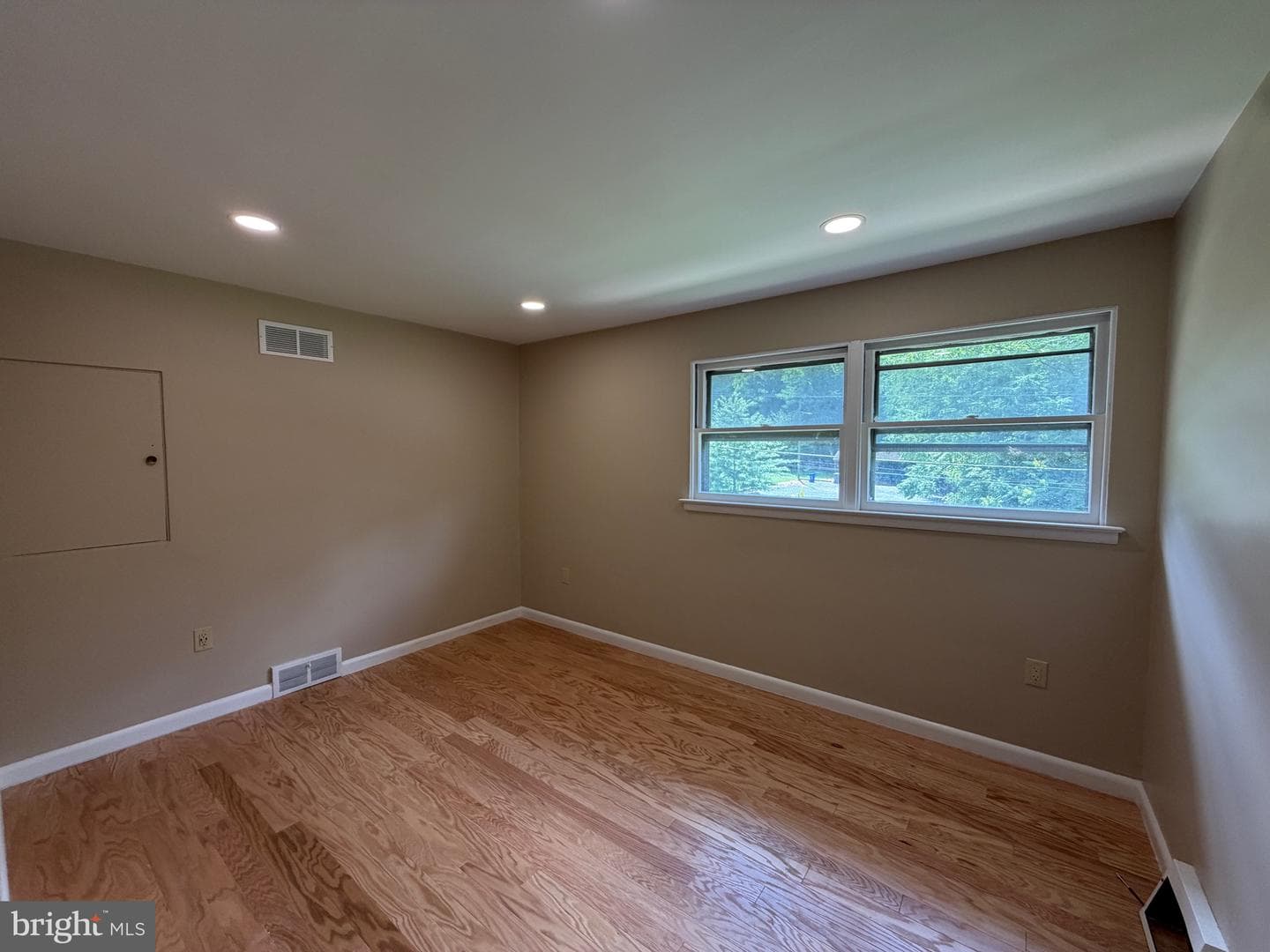 413 Asbury Avenue photo 13