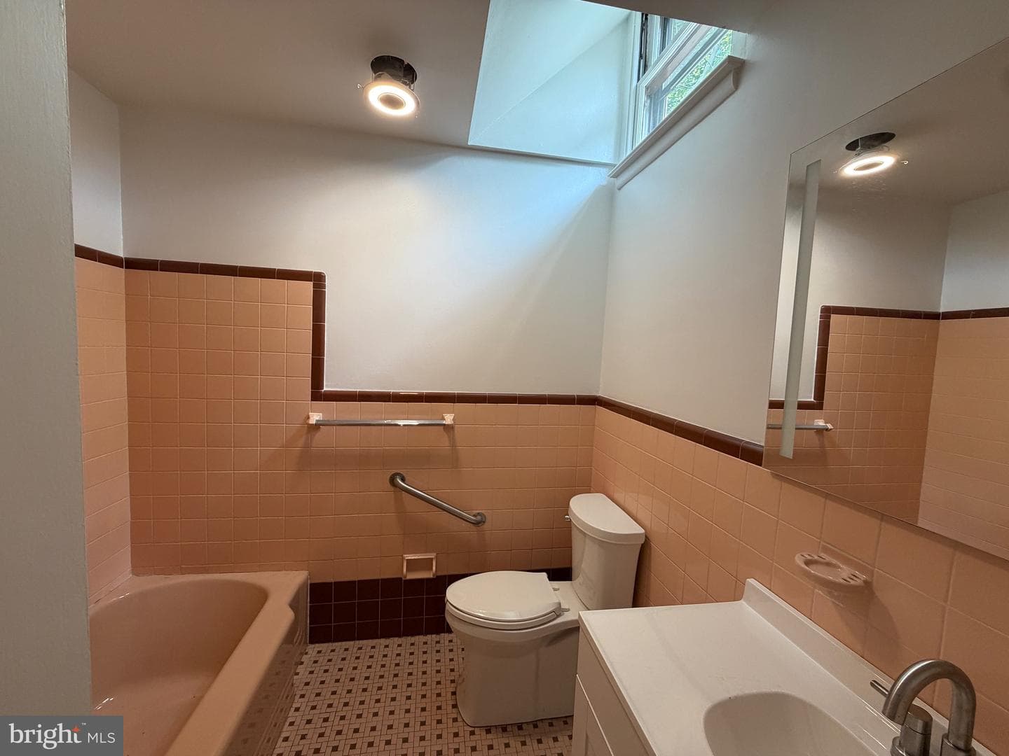 413 Asbury Avenue photo 17