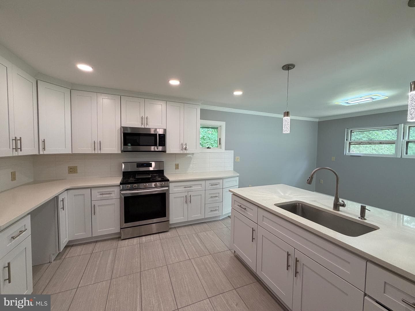 413 Asbury Avenue photo 20