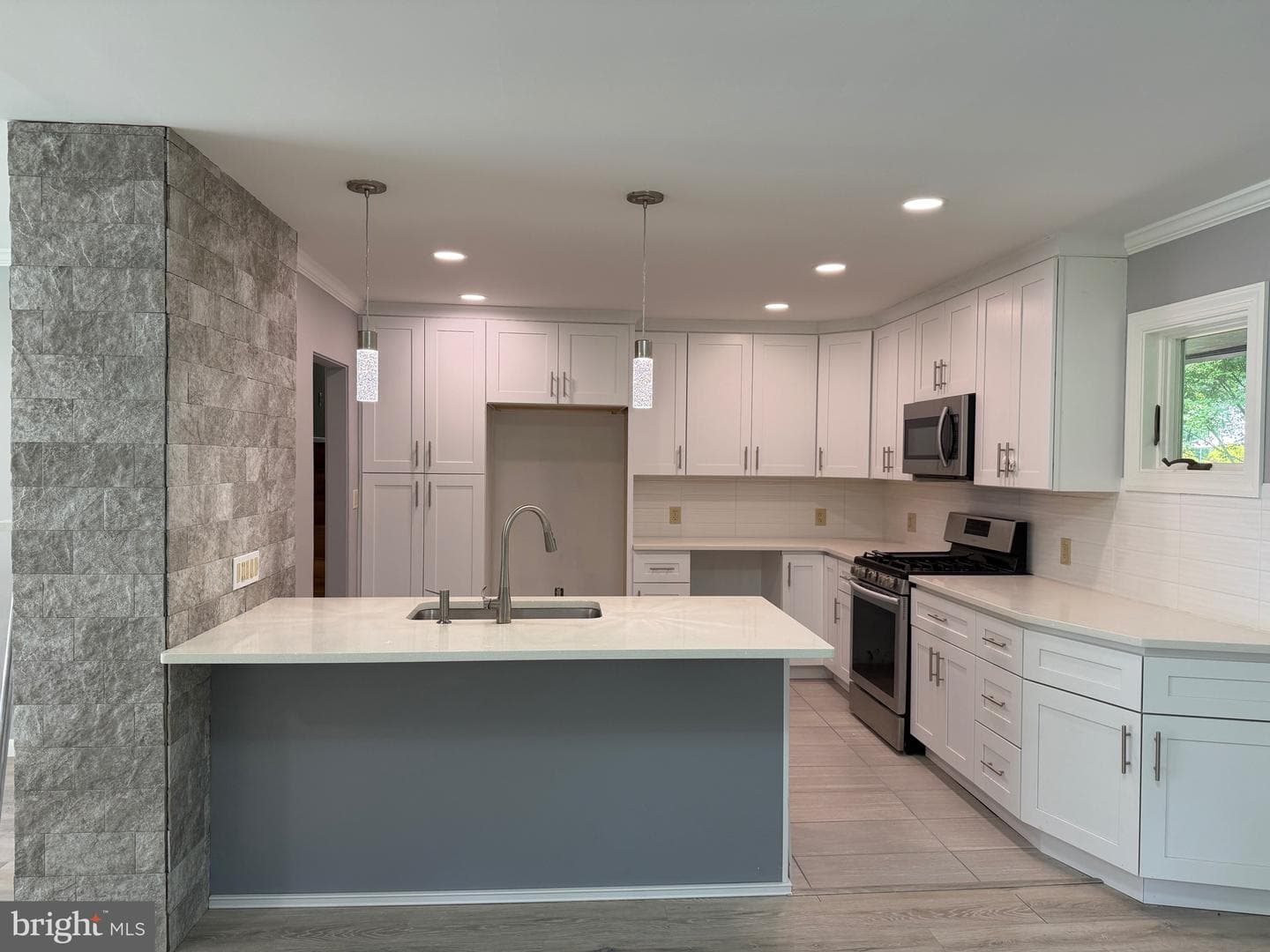 413 Asbury Avenue photo 4