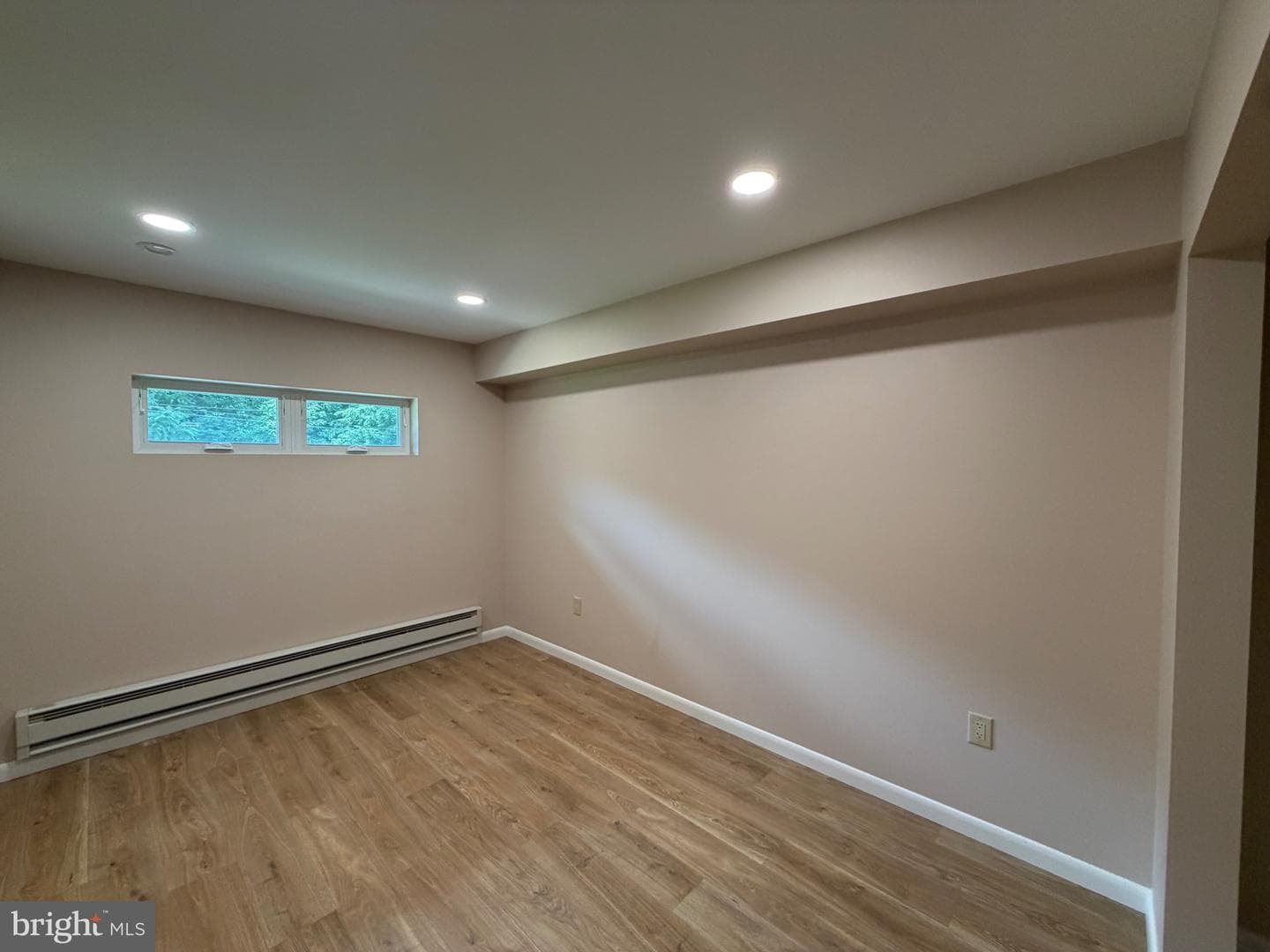413 Asbury Avenue photo 9