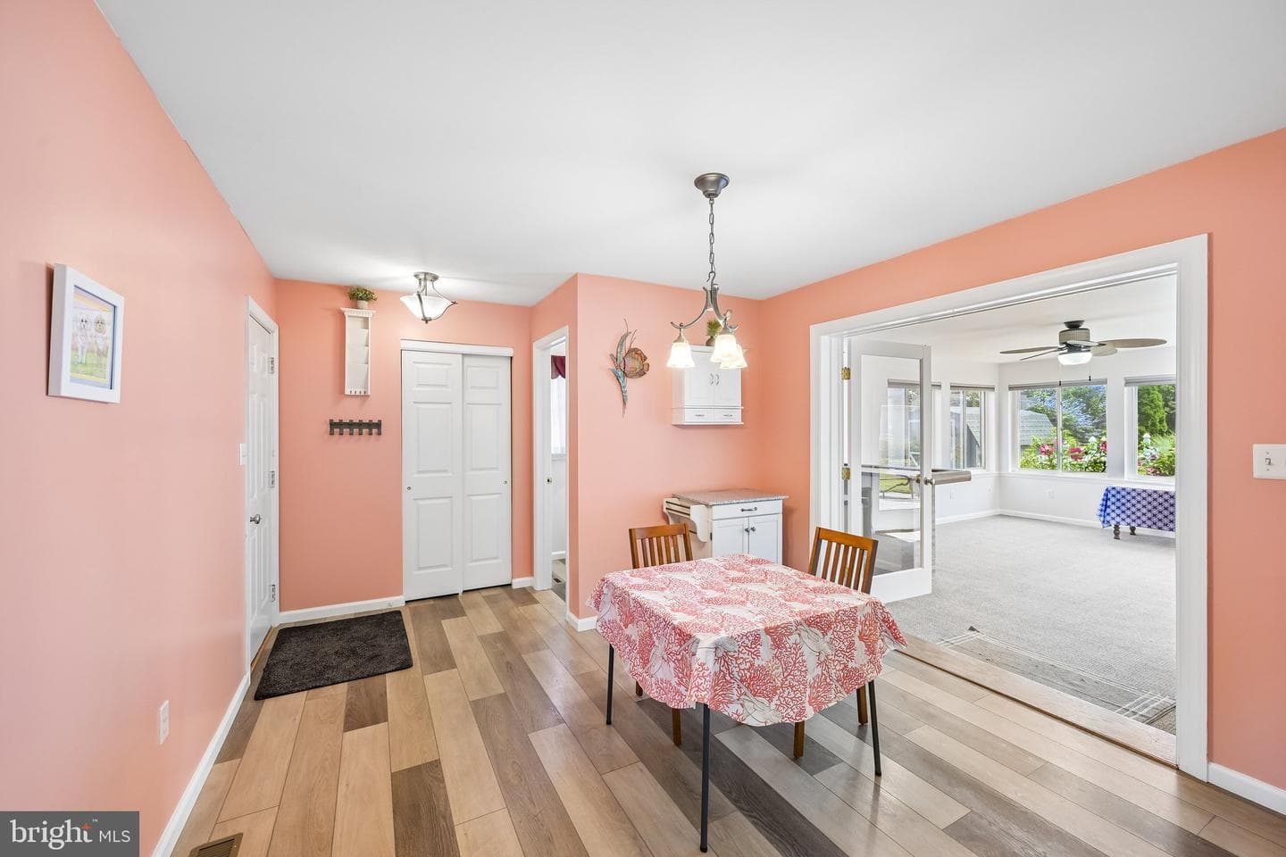 12 Lawn Avenue photo 14