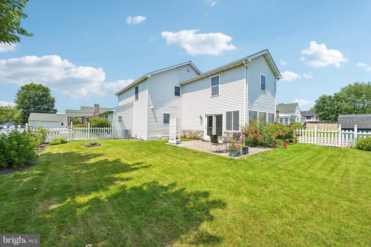 12 Lawn Avenue photo 44