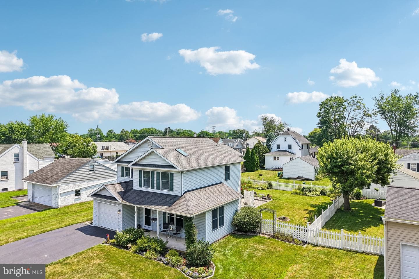 12 Lawn Avenue photo 50