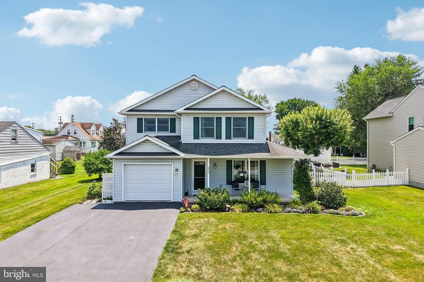 12 Lawn Avenue photo 51