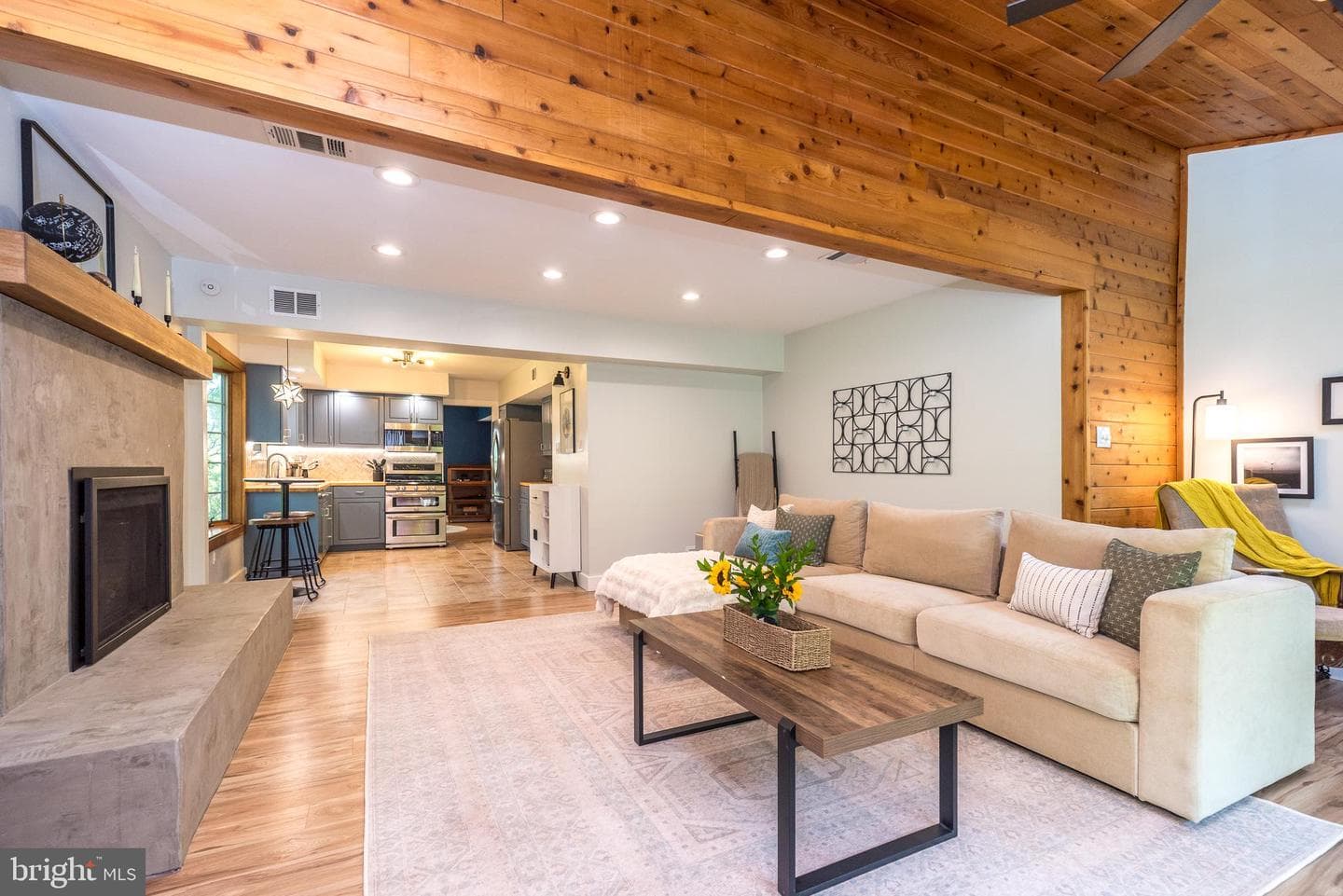 2045 Foster Road photo 18