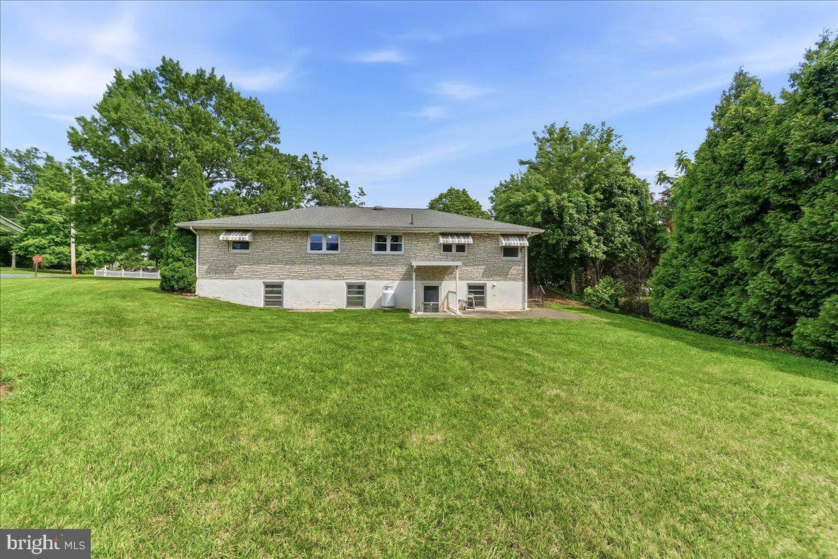67 1st Avenue photo 31