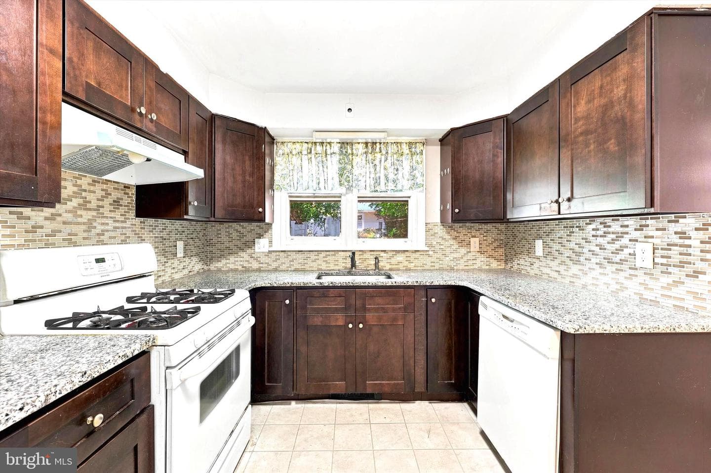 327 Summer Street photo 6