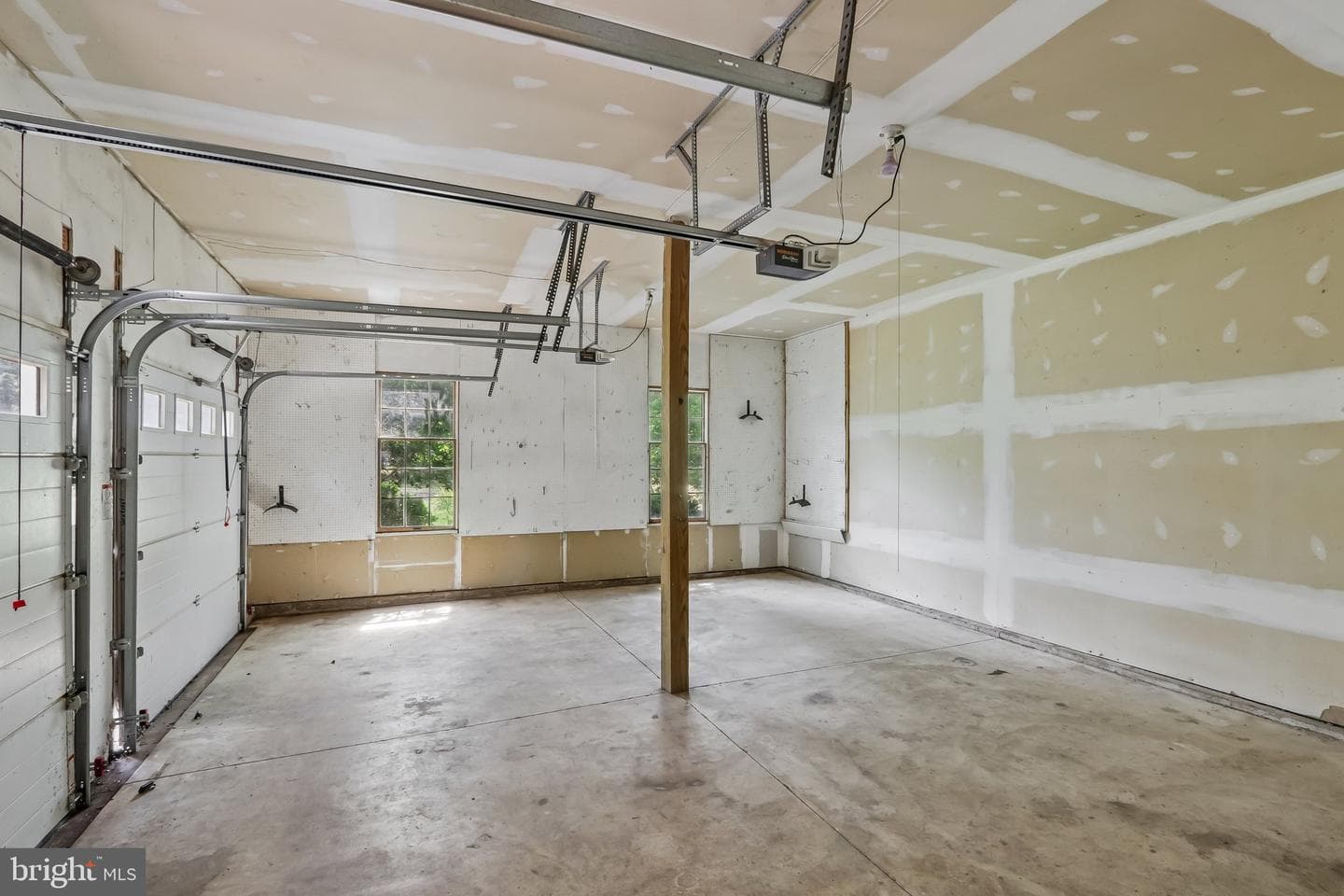 111 Manor Drive photo 39