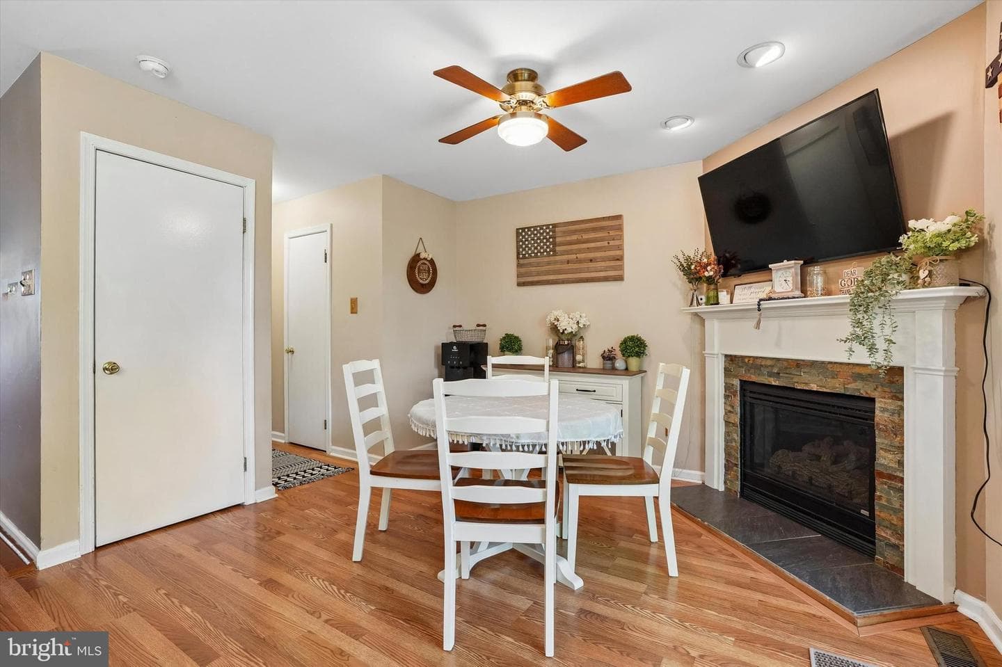 104 Yorkshire Way photo 3