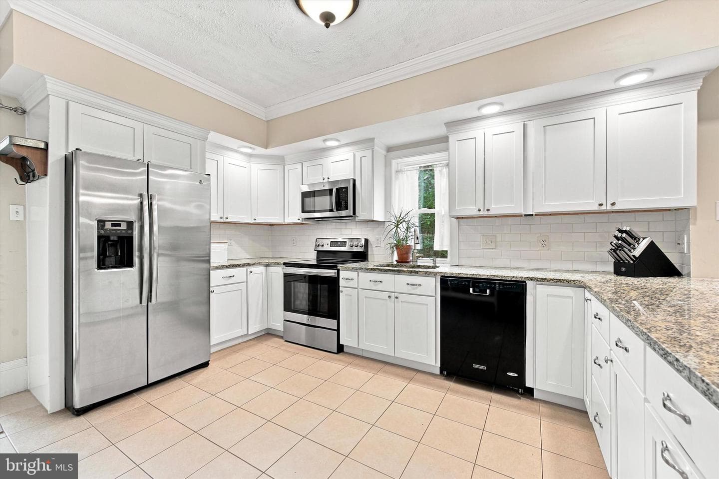 644 Chestnut Street photo 3