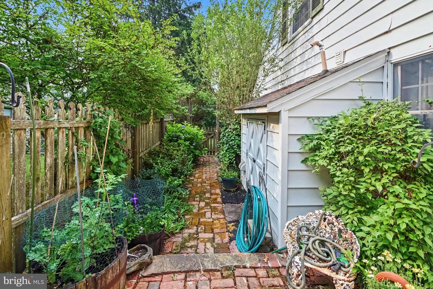142 Oxford Circle photo 22