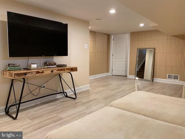 423 E Tenth Avenue photo 36