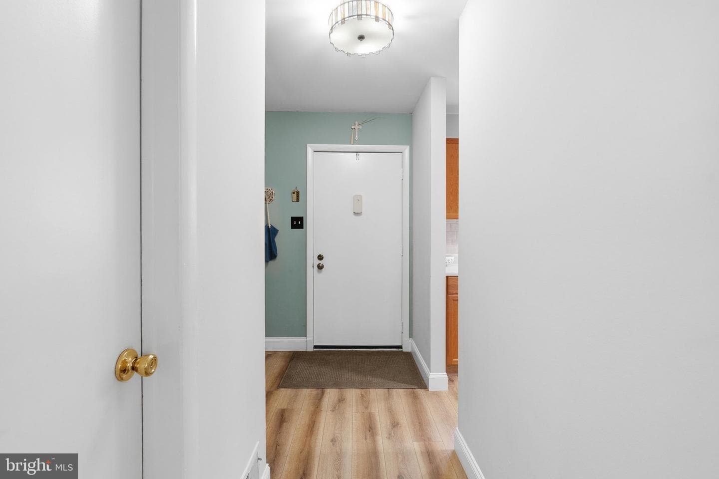 146 Larchwood Court photo 5