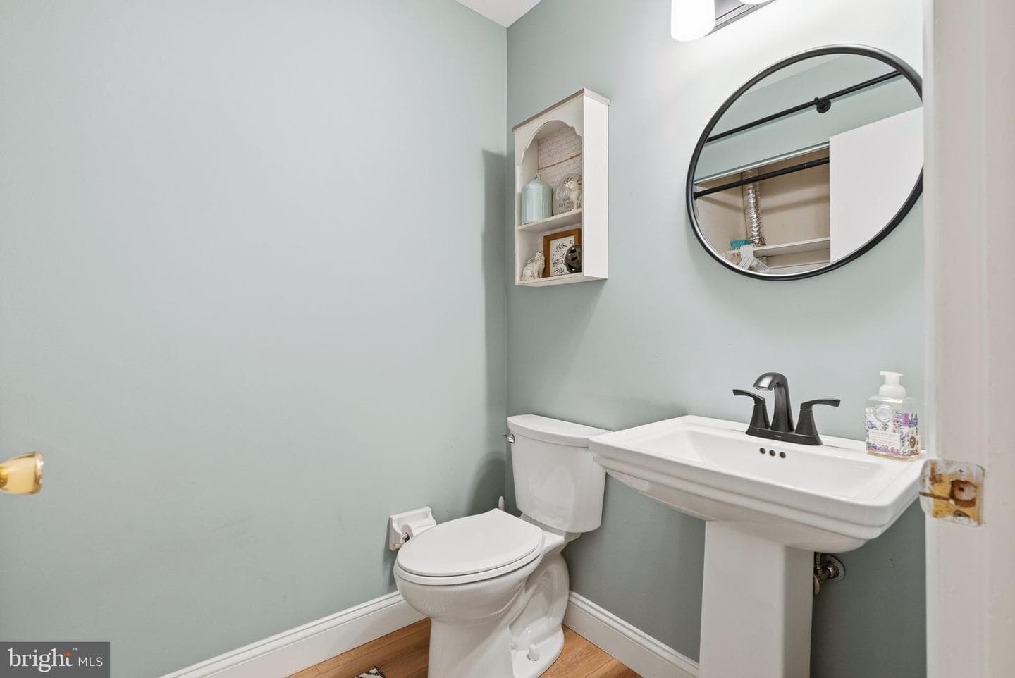146 Larchwood Court photo 8
