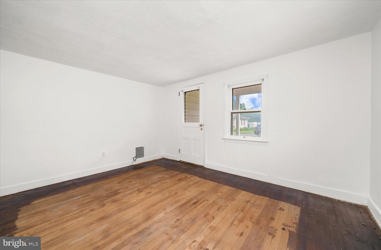 138 W Sixth Street photo 5