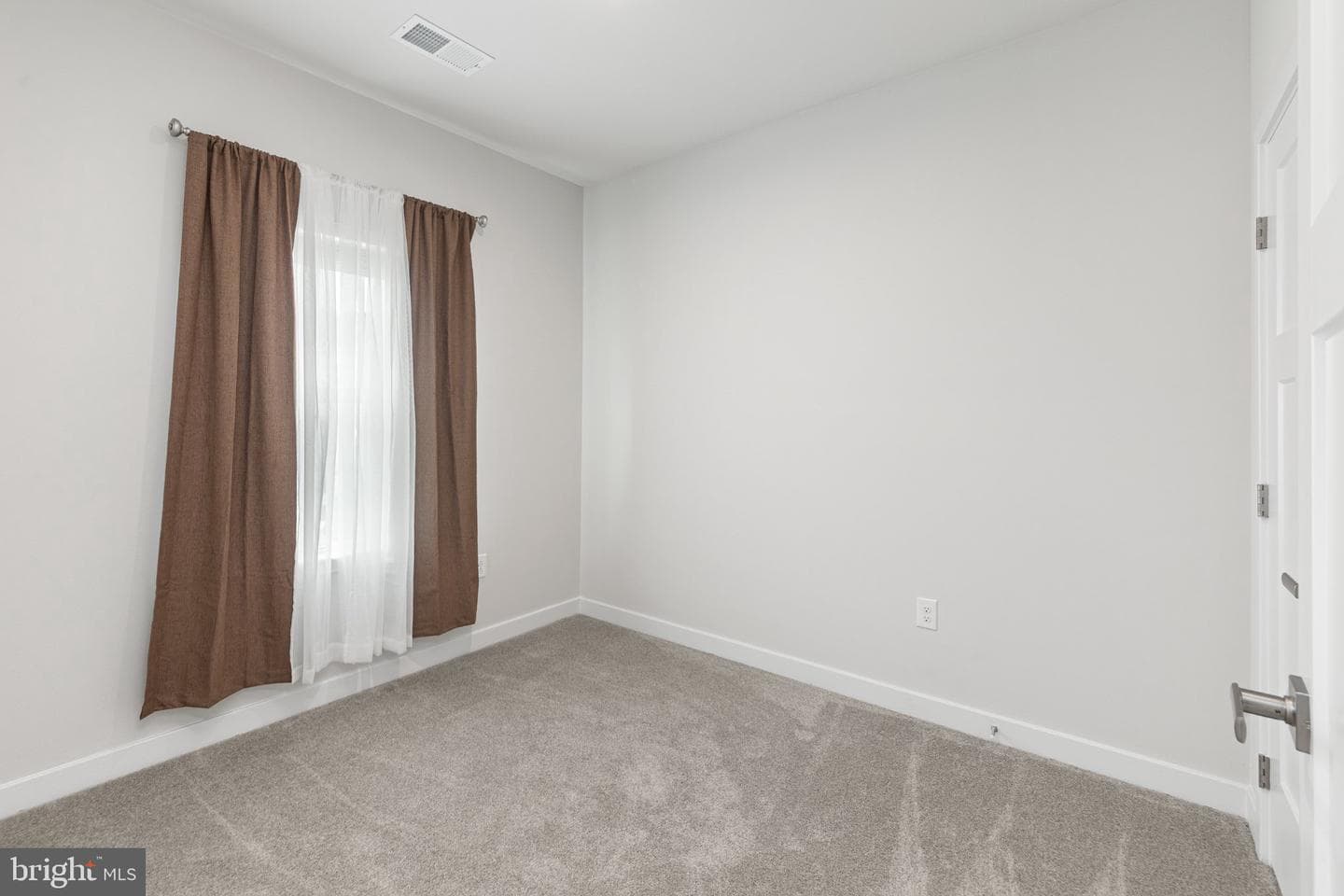 82 Hunters Drive photo 25