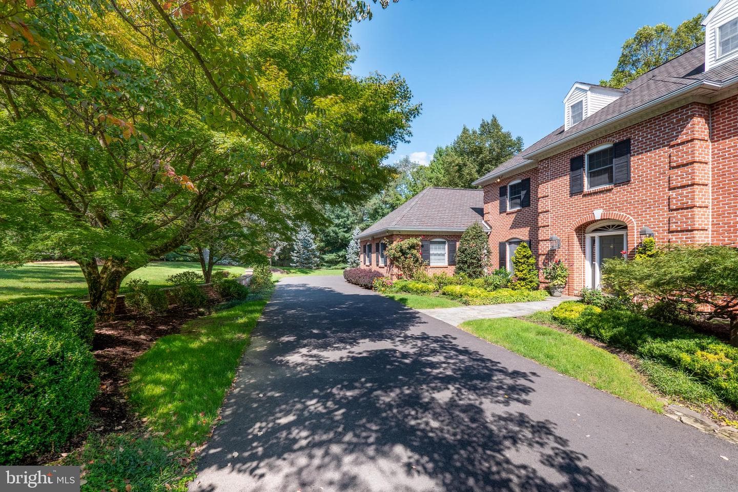 1593 Saucon Valley Road photo 2