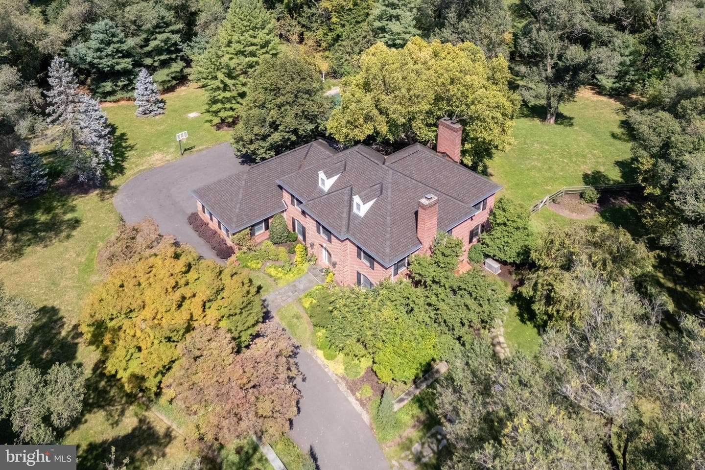 1593 Saucon Valley Road photo 5
