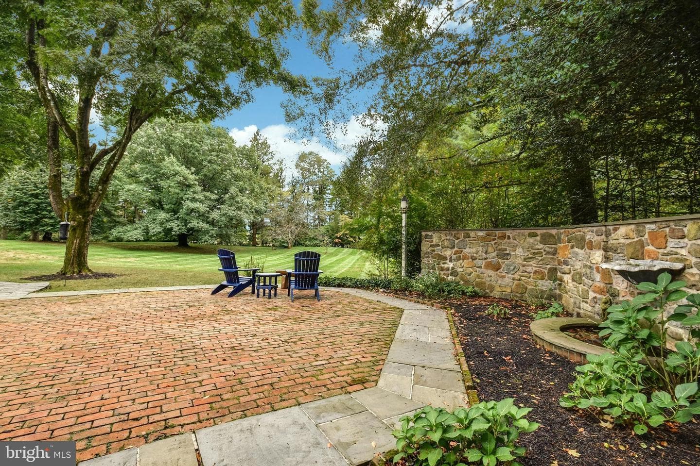 1803 Apple Tree Ln E photo 36