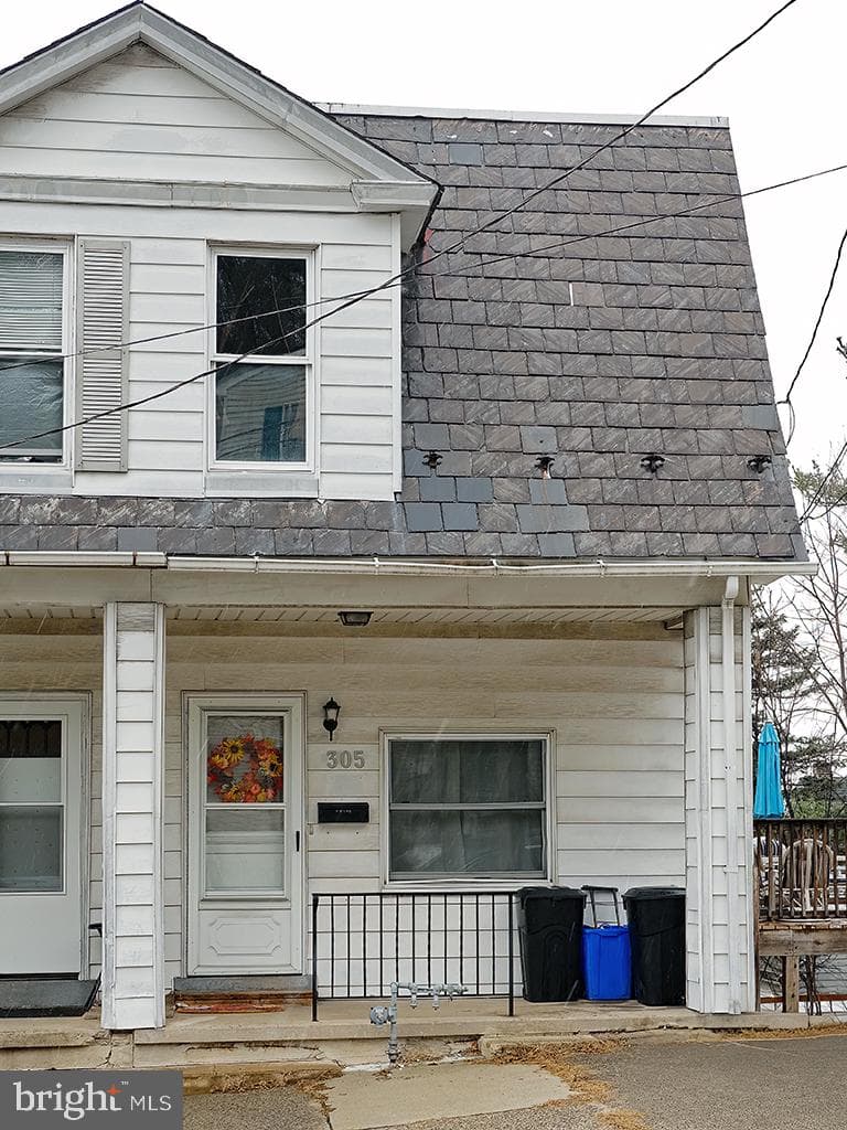 305 W 8th Street