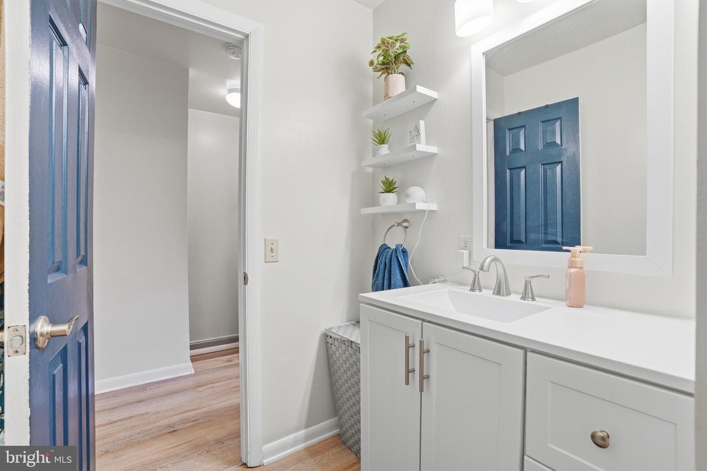 402 Wyandotte Street photo 34
