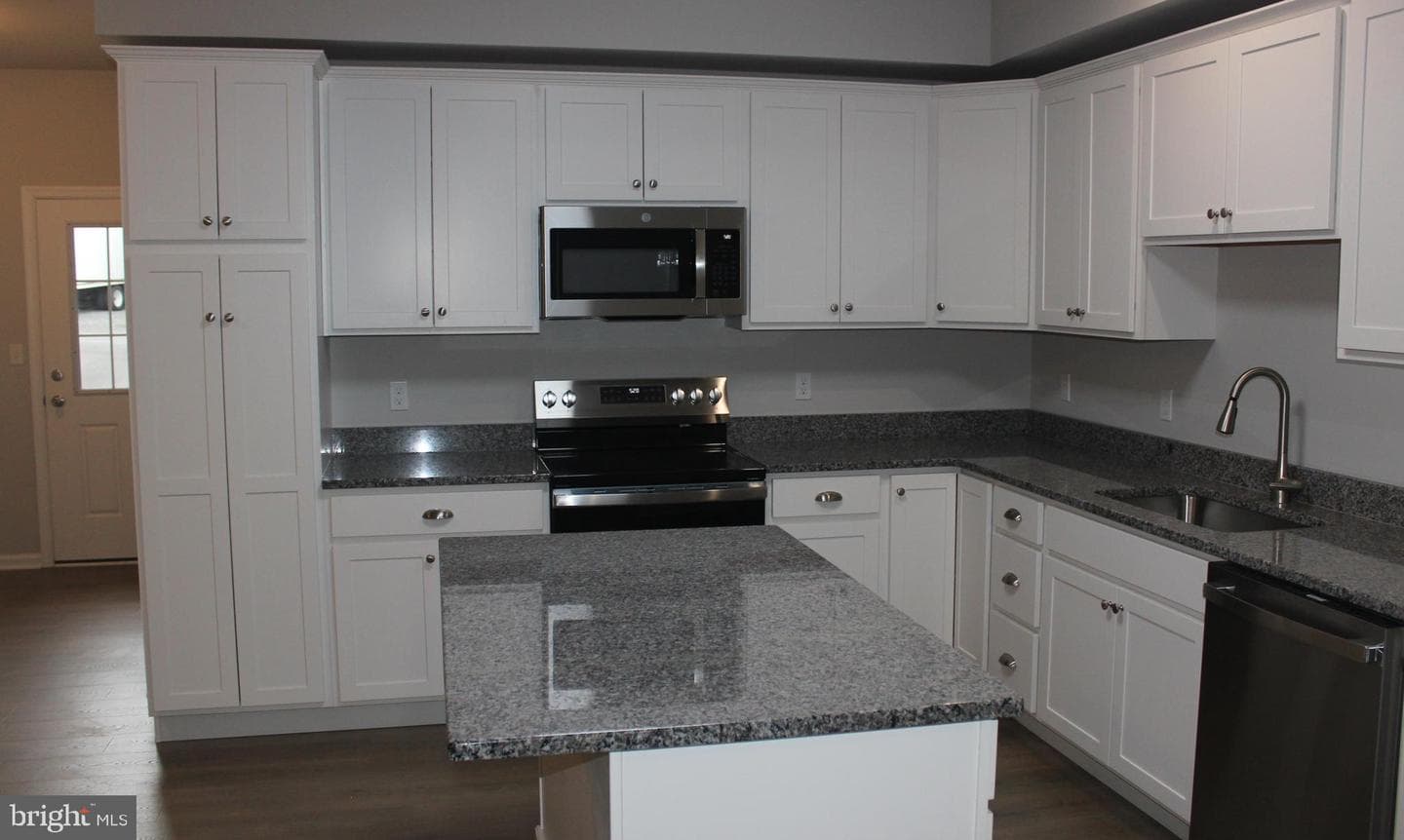 86 Hess Avenue photo 3