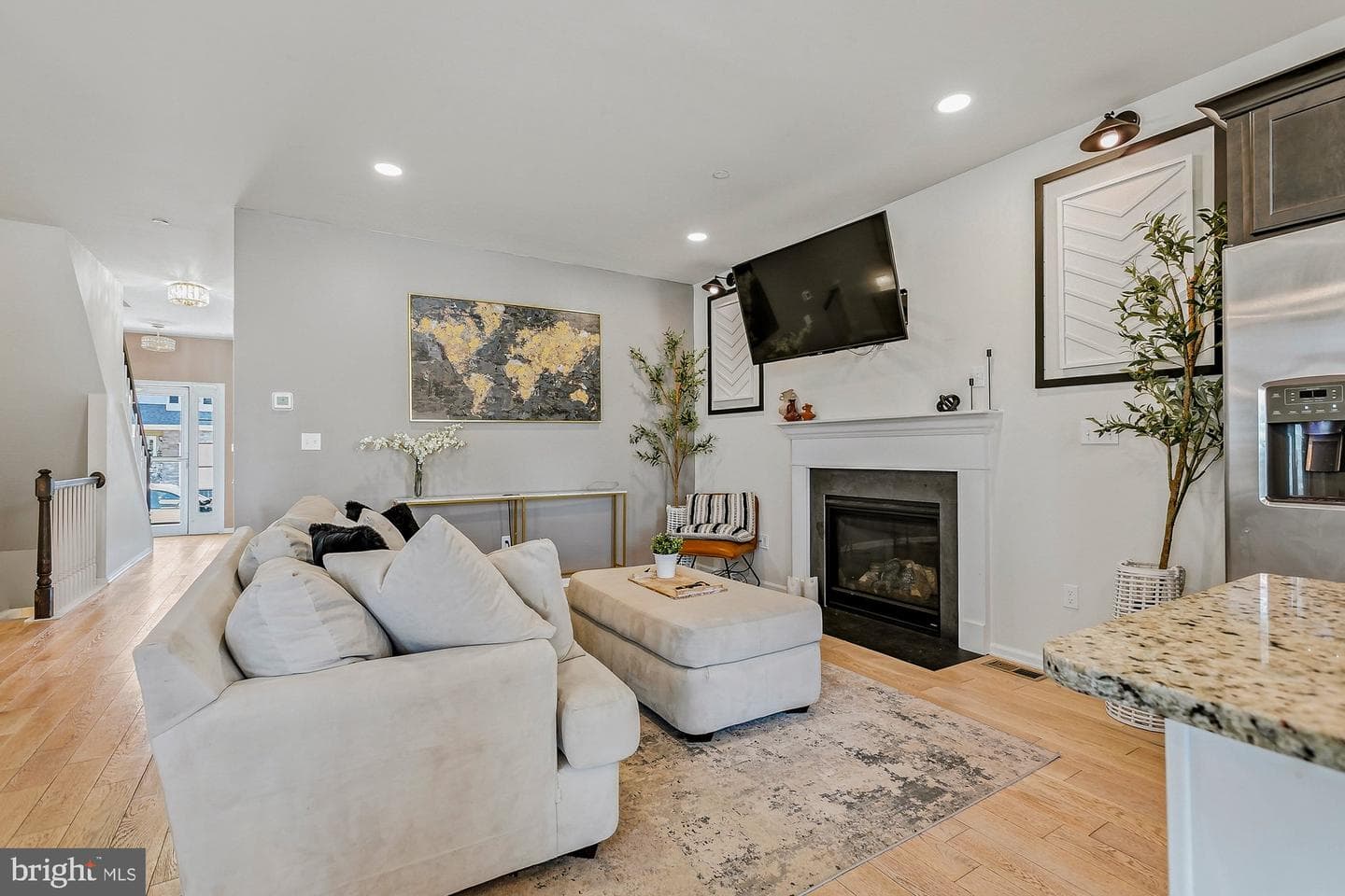 3155 W Huntington Lane photo 3