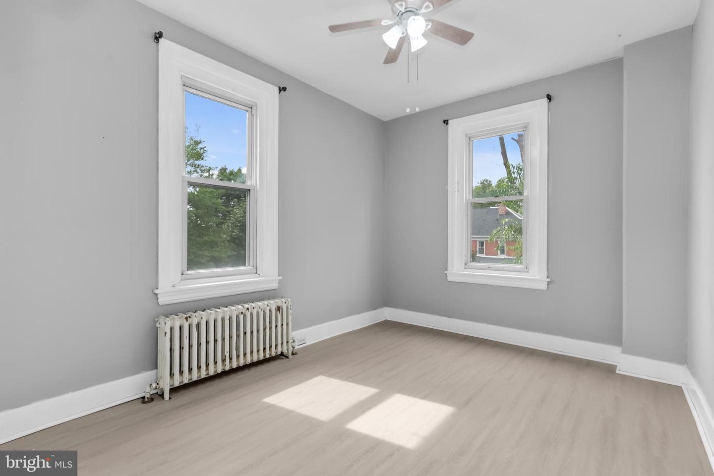 227 E Garrison Street photo 20