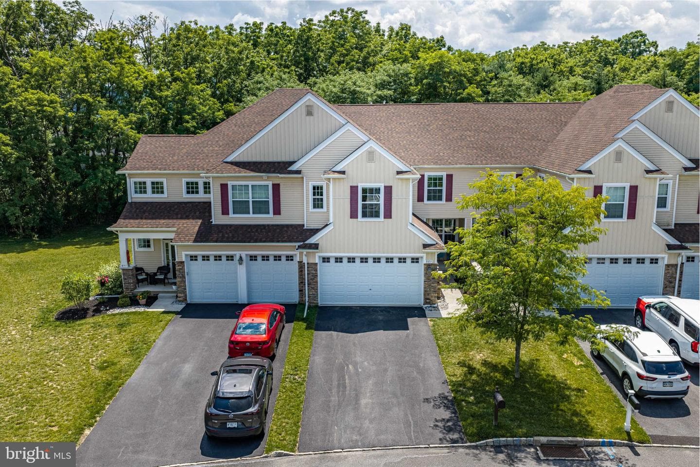 889 Iron Lane photo 3