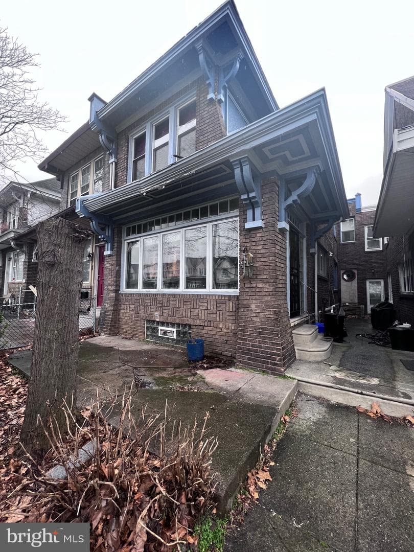 5221 W Berks Street photo 2