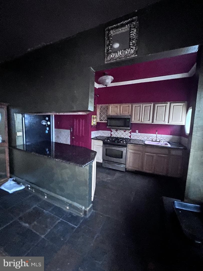 5221 W Berks Street photo 8