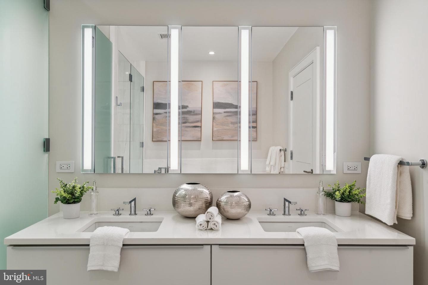 301 S Broad #802 photo 15