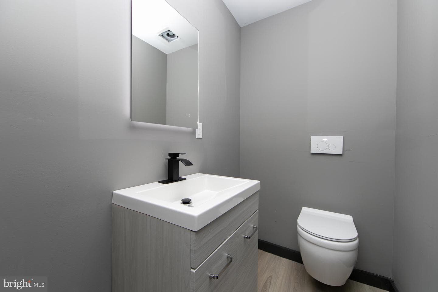 832 League Street photo 7