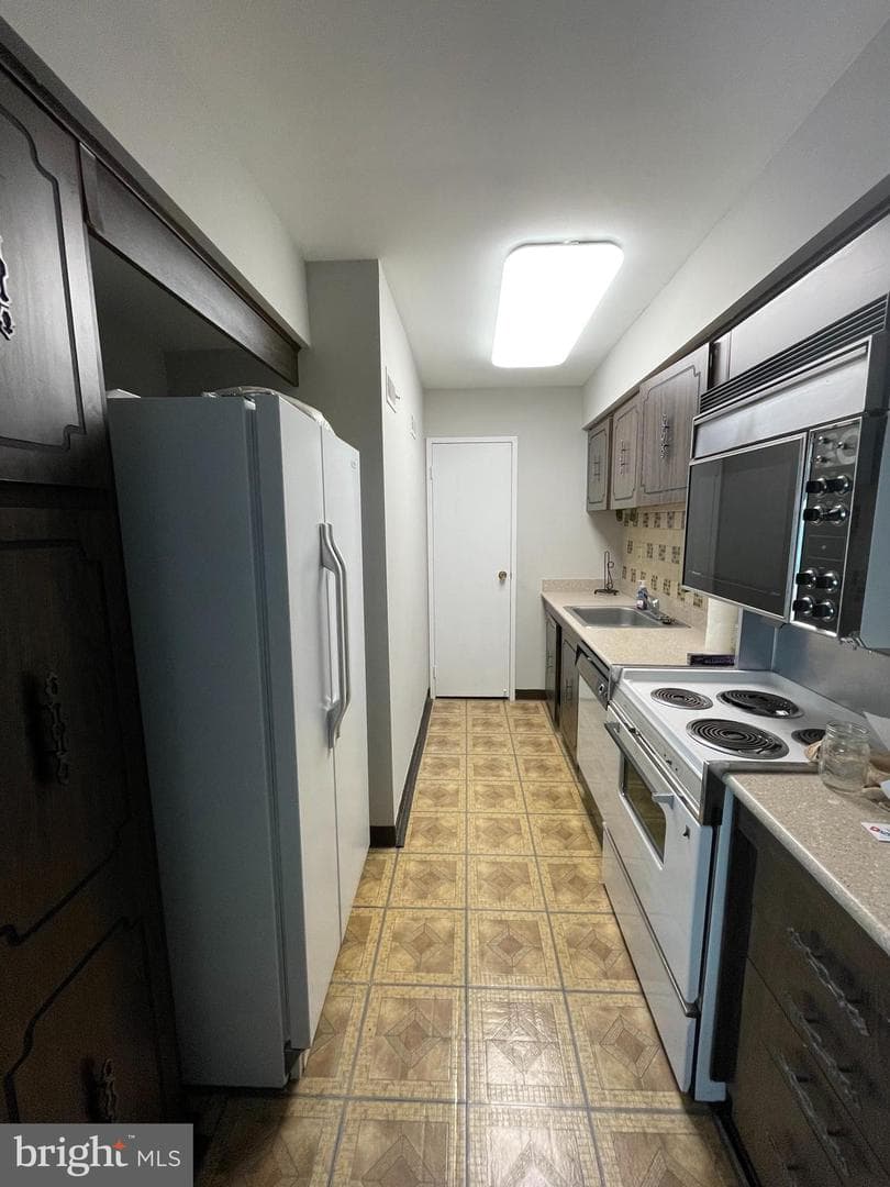7600 Roosevelt Blvd # 904 photo 11