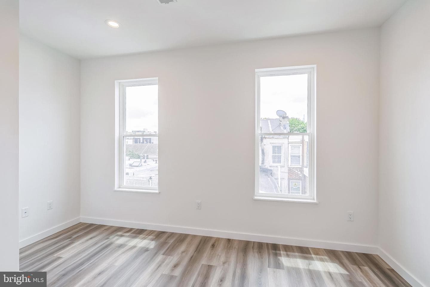 1526 W Seybert Street photo 19