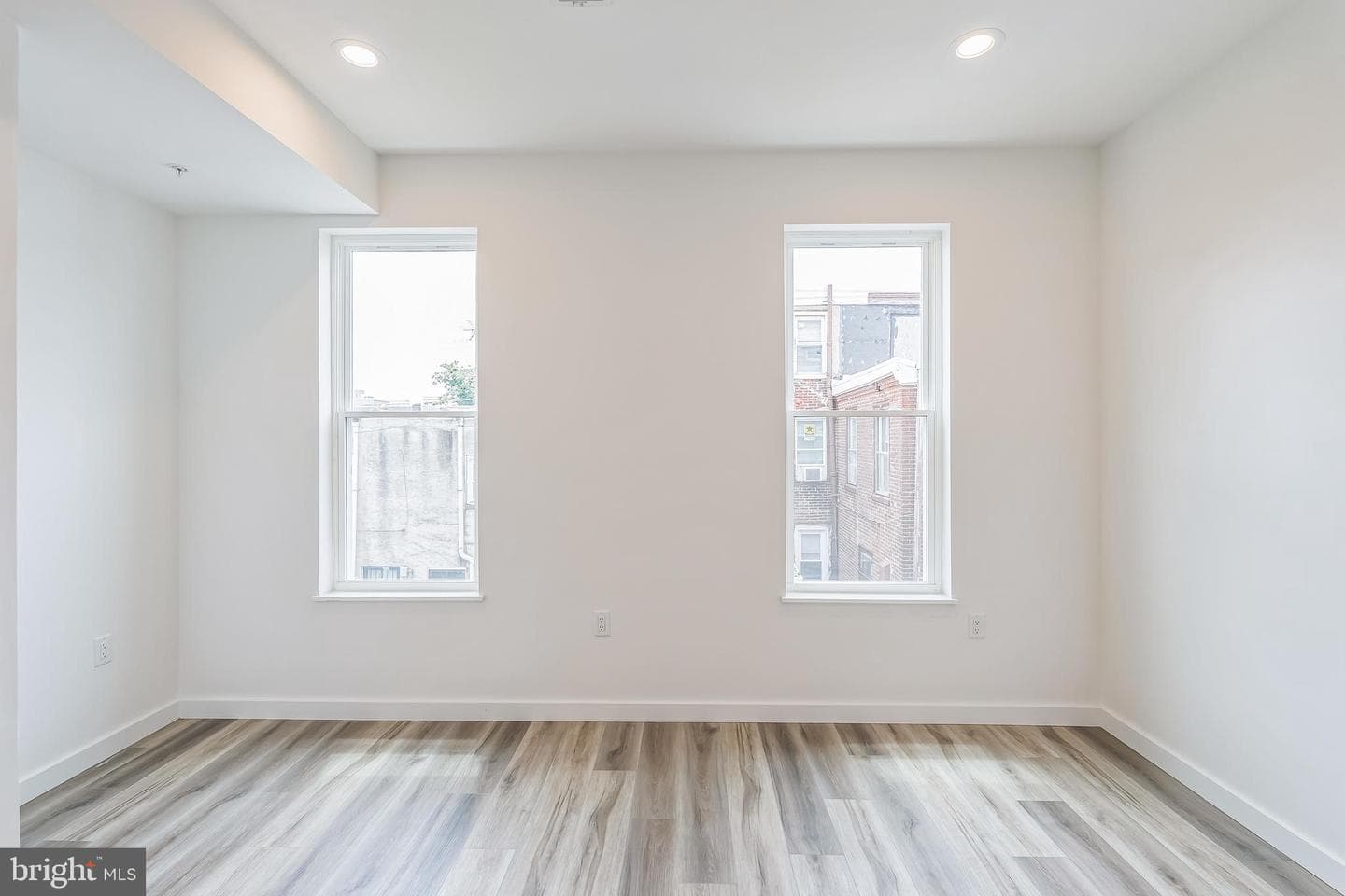 1526 W Seybert Street photo 22