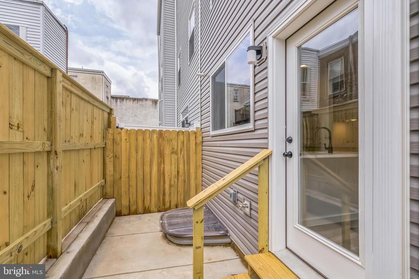 1526 W Seybert Street photo 28