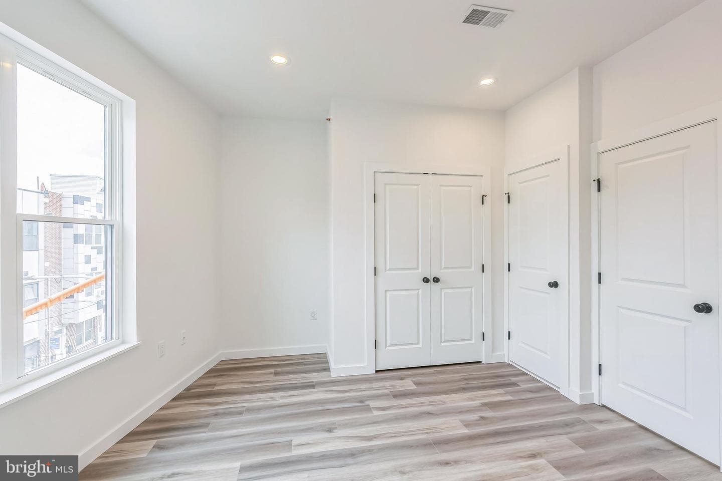 1526 W Seybert Street photo 9