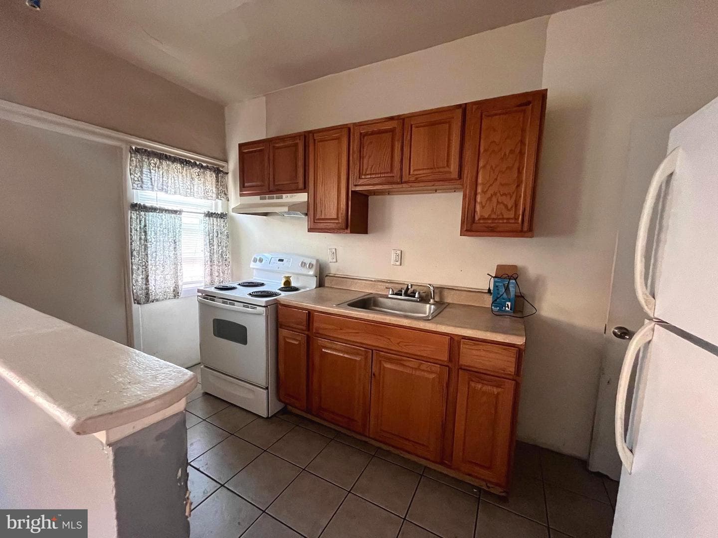 1735 N Peach Street photo 4