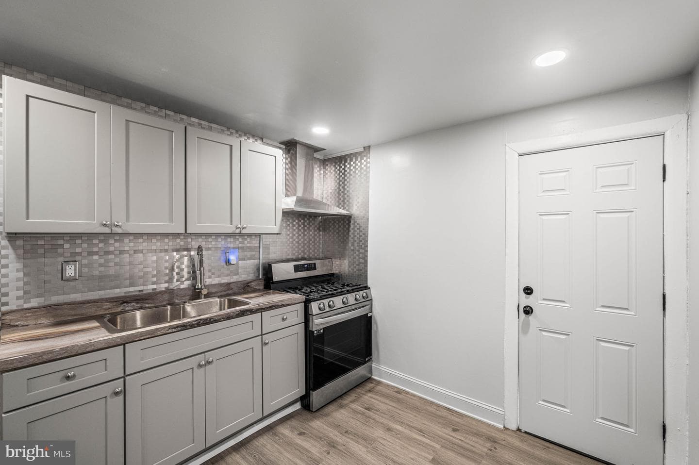 1232 W Sergeant Street photo 6
